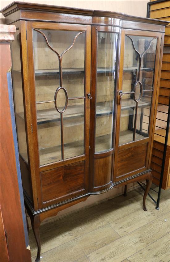An Edwardian mahogany display cabinet W.122cm